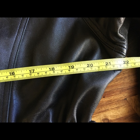 Leather winter coat with hood trimmed with real fur - Picture 9 of 11